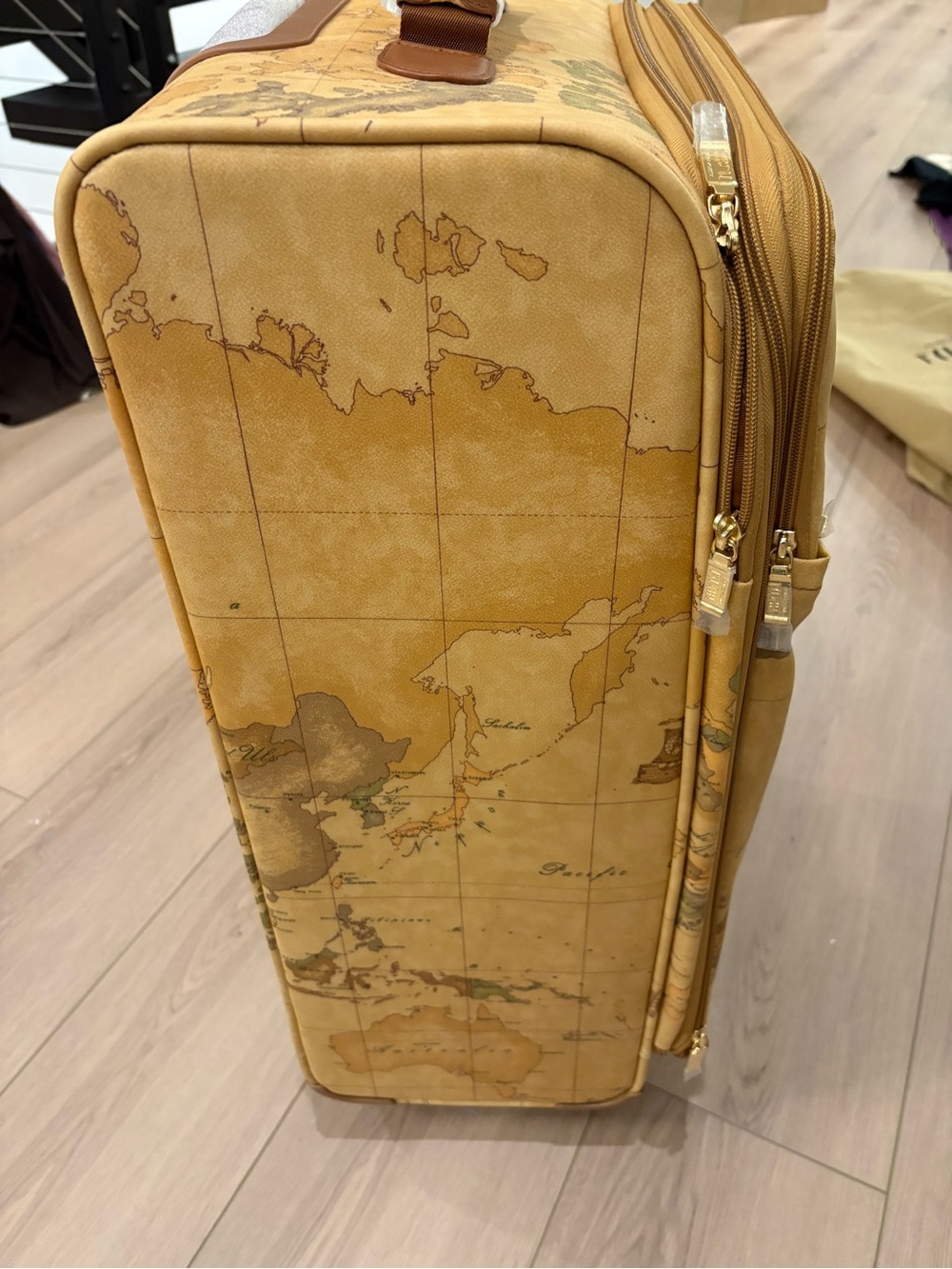 NWT Alviero Martini 1 Classe Geo Classic Large RARE Discontinued Suitcase - Picture 16 of 16